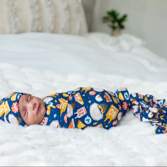 🏀NIB LBB Swaddle Set🏀 - Picture 3 of 4
